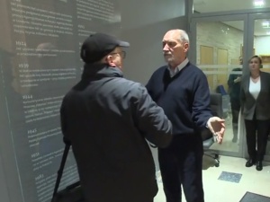 [WIDEO] Gorąco w siedzibie PAP: Doszło do przepychanki z Antonim Macierewiczem