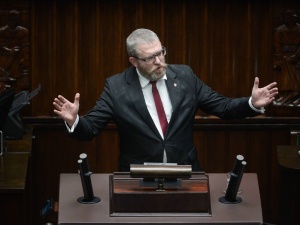 Czy Grzegorz. Braun powinien dalej być posłem? Polacy odpowiedzieli [SONDAŻ]