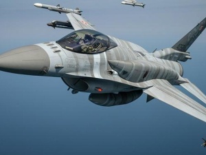 Dowództwo Operacyjne: W związku z atakiem rakietowym na Ukrainę Polska poderwała myśliwce F-16