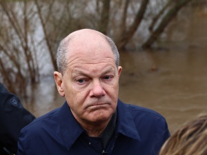 Skandal w Niemczech. Scholz zwyzywany przez powodzian