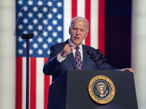 Biden uderza w Trumpa