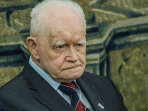 Prof. Adam Strzembosz porównuje konstytucję do świstka papieru