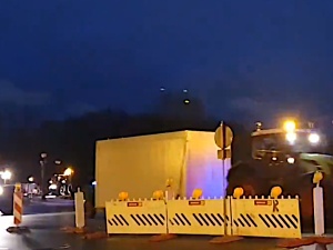 Jest nagranie pierwszych traktorów protestujących niemieckich rolników jadących w kierunku Bramy Brandenburskiej [WIDEO]