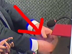 Burza na Twitterze. Co wyciągnął zza pazuchy minister ppłk Bartłomiej Sienkiewicz?