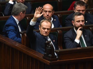 Rząd Tuska okłamuje Polaków? KE ma zalecić radykalną redukcję CO2 już 6 lutego