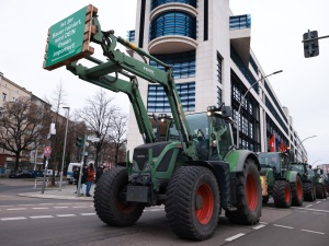 Gorąco w Berlinie. 250 traktorów przed siedzibami SPD, Zielonych i FDP