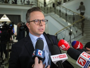Trudno w 1,5 minuty zmieścić tyle niedorzecznych bredni. Ekspert zmasakrował posła KO