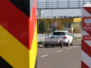 Niemcy: Stacjonarne kontrole na granicy z Polską będą konieczne przez kolejne lata