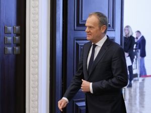 Zdemaskowanego, opłacanego przez Platformę hejtera, obserwują najważniejsi politycy rządzącej koalicji