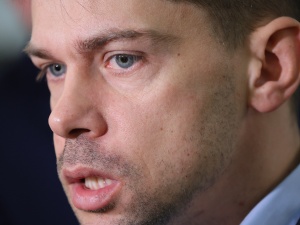 Kamera przyłapała Kołodziejczaka na sali sejmowej w krępującej sytuacji