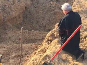 Kard. Krajewski w rocznicę rosyjskiej inwazji: „Panie, pokornie Cię proszę o cud pokoju