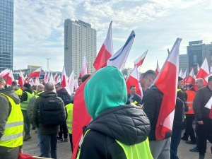 Trwa protest rolników. Zebrały się tłumy [WIDEO] 