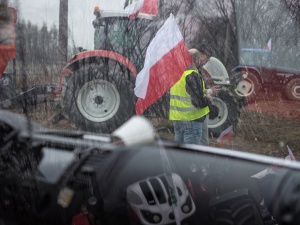 Rolnicy: Będziemy blokowali dk 15, dopóki nie przyjedzie do nas premier