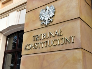 Nowy rząd będzie próbował uchwałą „usunąć” sędziów TK? Czarzasty zabiera głos