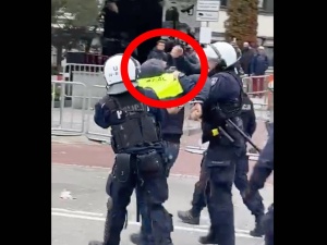 [WIDEO] Brutalne zachowanie policjanta wobec skutego kajdankami rolnika. „Jeszcze tylko MO czy już ZOMO?”