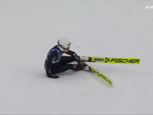 Kibice skoków przerażeni. Źle wyglądajacy upadek podczas Raw Air [WIDEO]