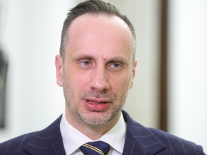 Janusz Kowalski dla Tysol.pl: Tusk przekroczył czerwoną linię, więc liczy na immunitet w Brukseli 