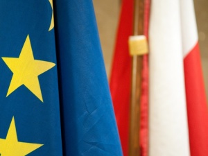 „To rewolucyjny sondaż”. Co Polacy sądzą o pozostaniu w UE?