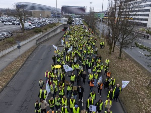 Niemcy. Strajki na lotniskach i kolei