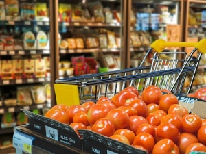 Powrót VAT na żywność uderzy przede wszystkim w małe sklepy