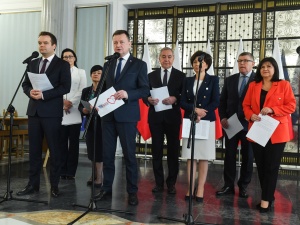 Politycy PiS będą chodzić do TVP i Polskiego Radia? Jest decyzja