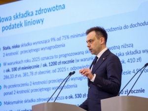 Poseł Lewicy krytykuje projekt rządu ws. składki zdrowotnej: „Jest niesprawiedliwy i nieodpowiedzialny”