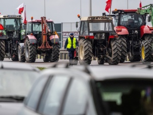 Europoseł KO dostał prezent od rolników