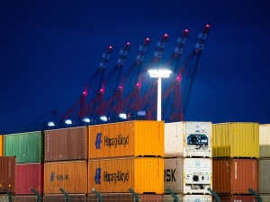 Polskie porty się rozwijają, niemiecki port w Hamburgu ma kłopoty
