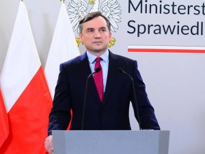 Politico o wydarzeniach w Polsce: Służby wtargnęły do domu b. ministra sprawiedliwości