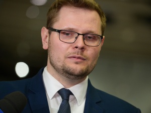 Obecny na komisji ds. Pegasusa Michał Woś ukarany za nieobecność