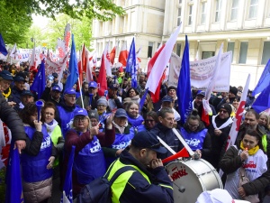 Solidarność Poczty Polskiej pikietowała przed Ministerstwem Aktywów Państwowych