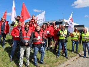 „Pomimo nieudanych prób przegonienia nas przez Pana Dyrektora i Panią Dyrektor zakładu…” Pikietowała Solidarność Hoerbiger w Bolesławcu