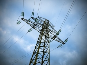 Były premier alarmuje: Ceny prądu dla przedsiębiorców będą no limit