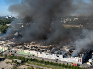 Potężny pożar w Warszawie. Płonie centrum handlowe