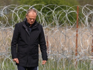 Tusk kreuje się teraz na wielkiego obrońcę polskiej granicy