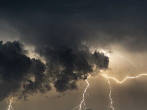 Burze nad polską. Strażacy odebrali setki zgłoszeń