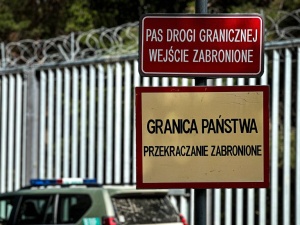 Polski żołnierz ugodzony nożem przez imigranta na granicy z Białorusią
