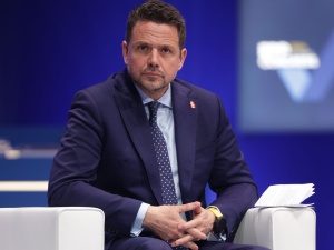 Trzaskowski po „zdjęciu” krzyży w Warszawie drastycznie spadł w rankingu zaufania [SONDAŻ]
