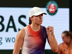 Iga Świątek pokonała Naomi Osakę i awansowała do trzeciej rundy Roland Garros