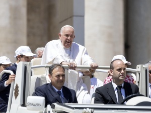 Papież upamiętni spotkanie pokojowe z prezydentami Izraela i Palestyny