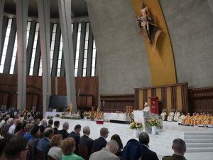 XVII Święto Dziękczynienia: Największym dramatem jest, gdy w Kościele przestajemy patrzeć sercem