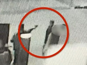 Makabra w Warszawie: Strzelił prosto w twarz