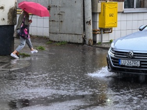 Burze i deszcze nie odpuszczają. Nowy komunikat IMGW