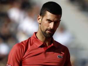 Szok w Paryżu! Novak Đoković wycofał się z turnieju Rolanda Garrosa