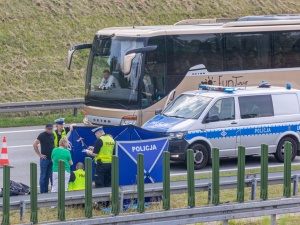 Śmiertelny wypadek na A2. Uszkodzony śmigłowiec LPR