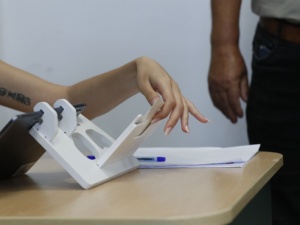 W Rumunii wciąż liczą głosy wyborcze. Doszło do „wyczerpania pracowników”