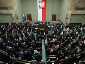 Sejm rozpoczął posiedzenie. Zajmie się m.in. prezydenckim projektem dot. sił zbrojnych