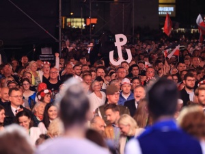 Neo-TVP: Znany dziennikarz nie poprowadzi już koncertu (Nie)zakazanych piosenek