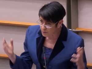 Niemieckiej eurodeputowanej wyłączono mikrofon, kiedy zaczęła mówić o korupcji von der Leyen