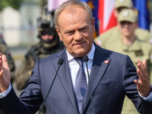 Publicysta we francuskiej TV: Tusk prowadzi autorytarną politykę, a UE milczy